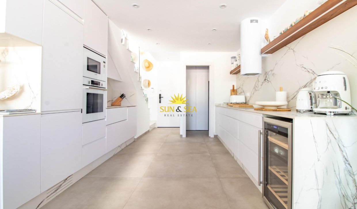 Resale - Villa / Semi detached - Santiago de la ribera - zona san blas