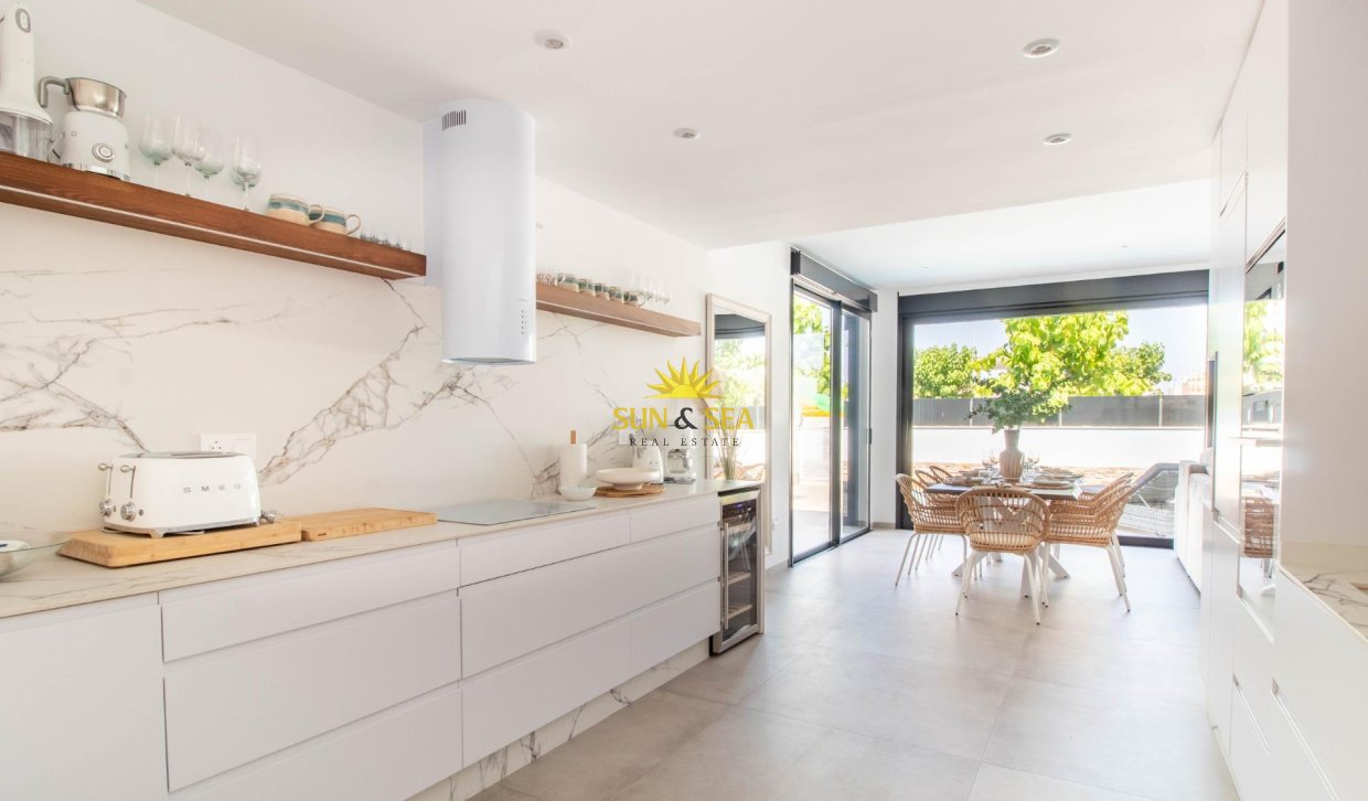 Resale - Villa / Semi detached - Santiago de la ribera - zona san blas