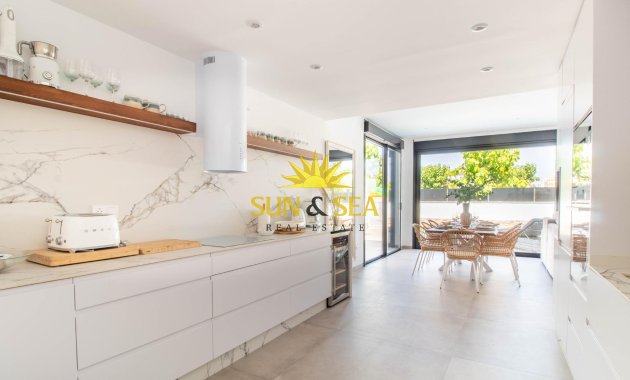 Resale - Villa / Semi detached - Santiago de la ribera - zona san blas