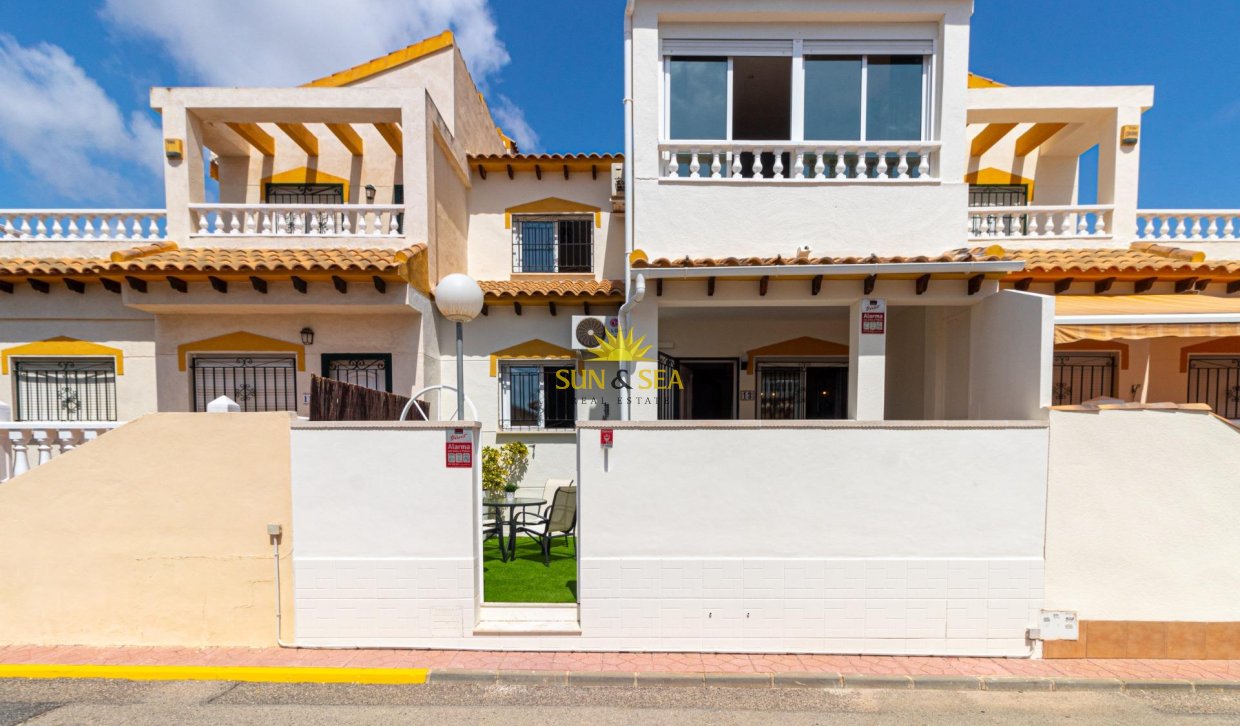 Reventa - Villa / Semi separado - Torrevieja - Los altos