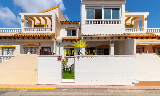 Reventa - Villa / Semi separado - Torrevieja - Los altos