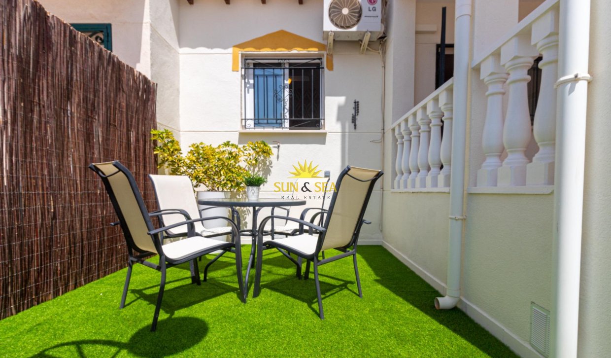 Reventa - Villa / Semi separado - Torrevieja - Los altos