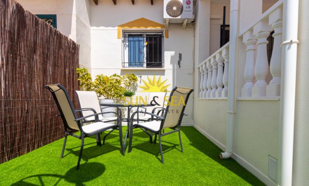 Reventa - Villa / Semi separado - Torrevieja - Los altos