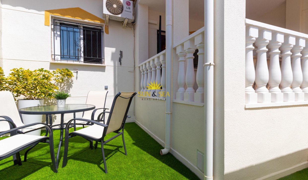 Reventa - Villa / Semi separado - Torrevieja - Los altos