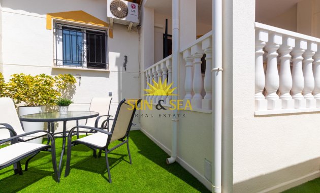 Reventa - Villa / Semi separado - Torrevieja - Los altos