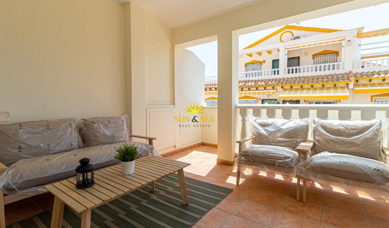 Reventa - Villa / Semi separado - Torrevieja - Los altos