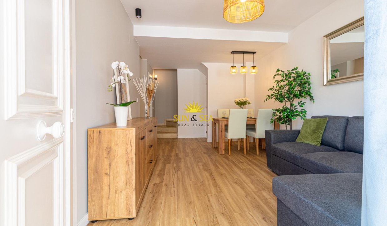 Reventa - Villa / Semi separado - Torrevieja - Los altos