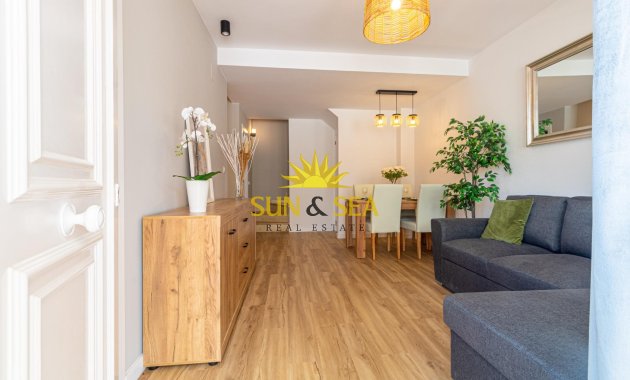 Reventa - Villa / Semi separado - Torrevieja - Los altos