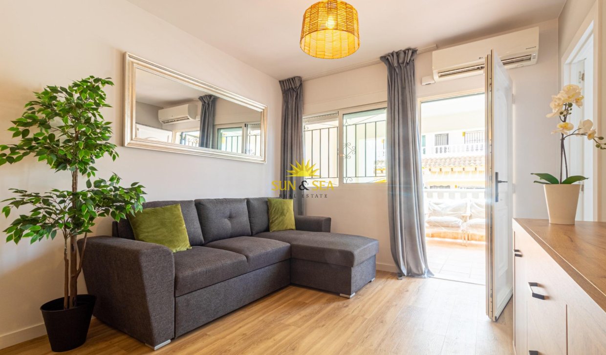 Reventa - Villa / Semi separado - Torrevieja - Los altos