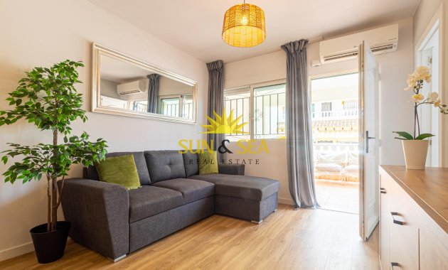 Reventa - Villa / Semi separado - Torrevieja - Los altos