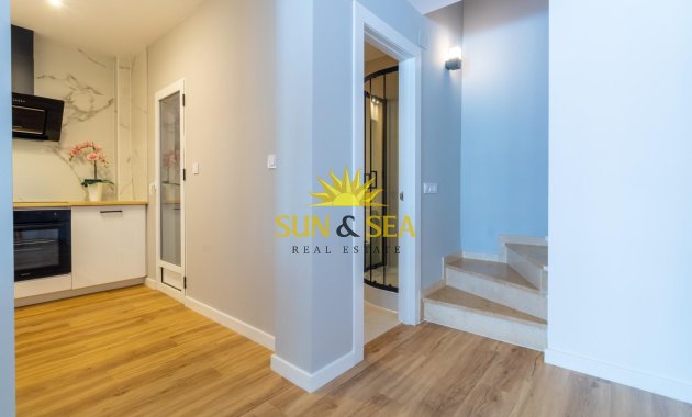 Reventa - Villa / Semi separado - Torrevieja - Los altos
