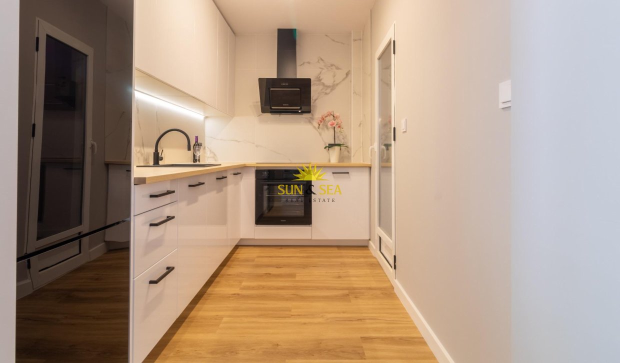 Reventa - Villa / Semi separado - Torrevieja - Los altos