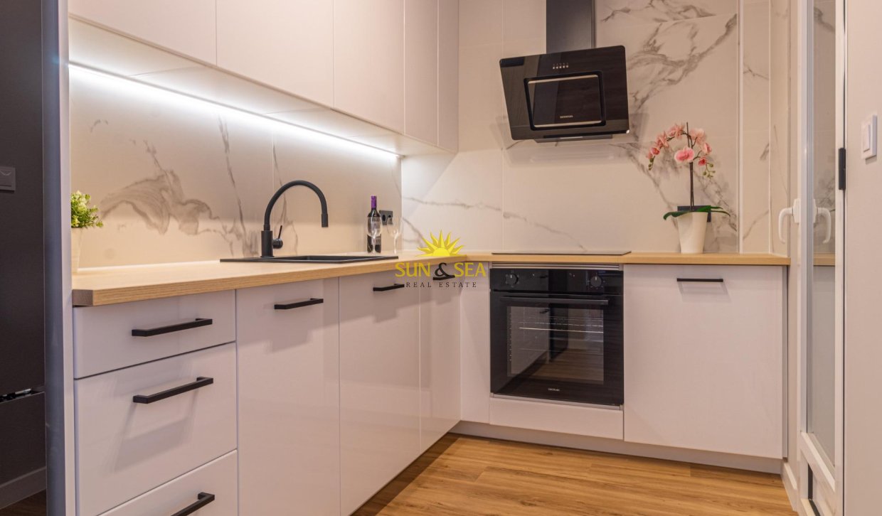 Reventa - Villa / Semi separado - Torrevieja - Los altos
