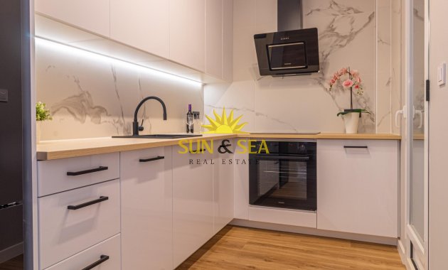 Reventa - Villa / Semi separado - Torrevieja - Los altos