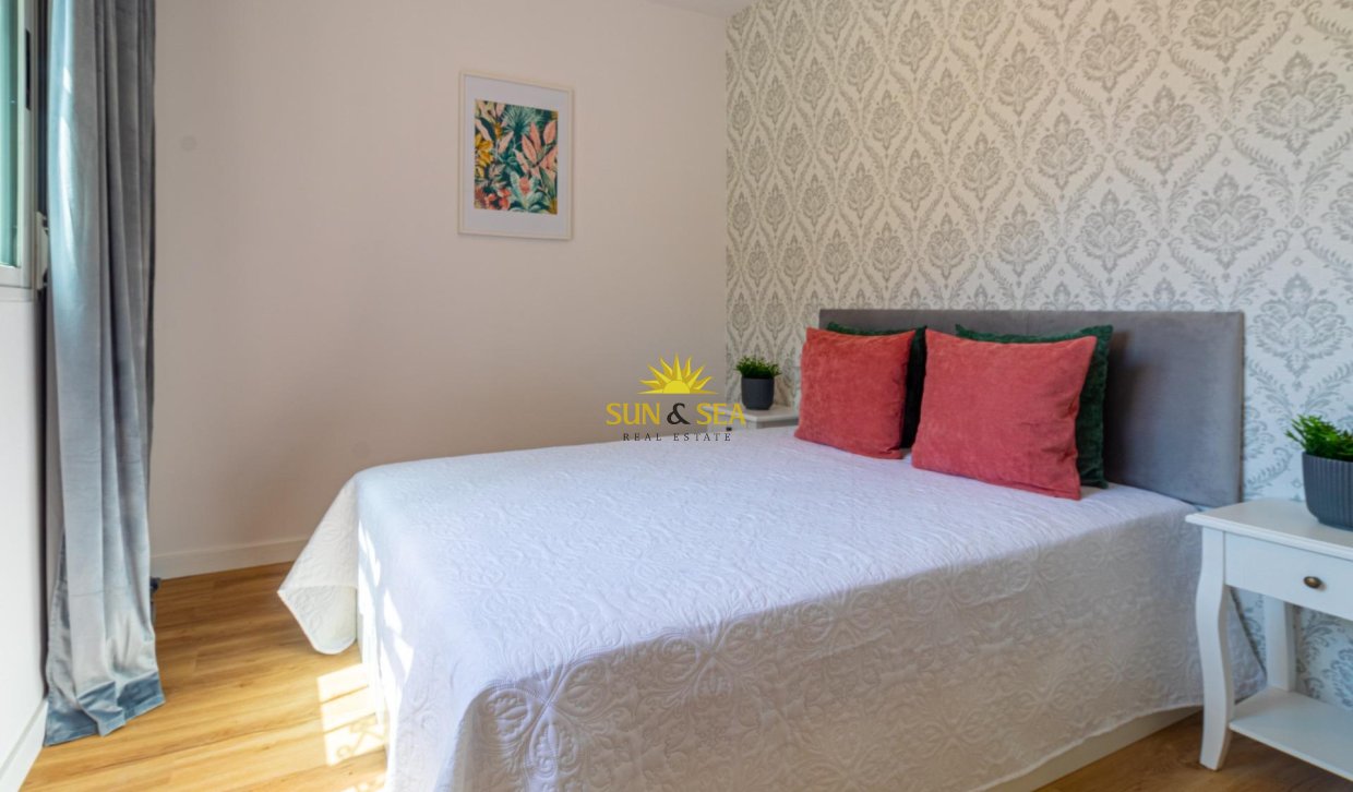 Reventa - Villa / Semi separado - Torrevieja - Los altos