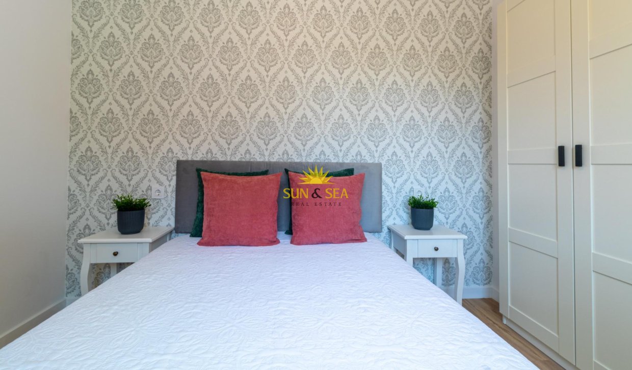 Reventa - Villa / Semi separado - Torrevieja - Los altos
