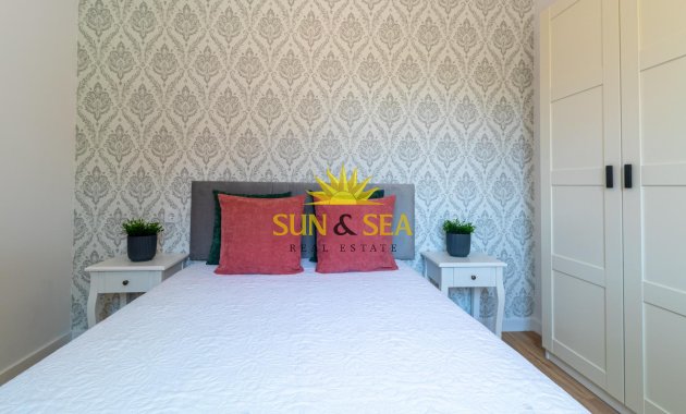 Reventa - Villa / Semi separado - Torrevieja - Los altos