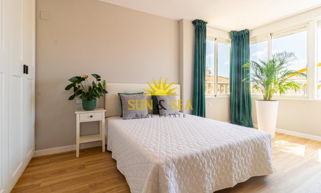 Reventa - Villa / Semi separado - Torrevieja - Los altos