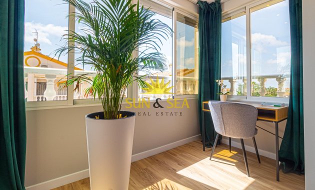 Reventa - Villa / Semi separado - Torrevieja - Los altos
