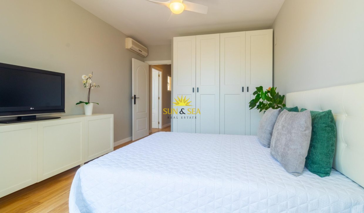 Reventa - Villa / Semi separado - Torrevieja - Los altos