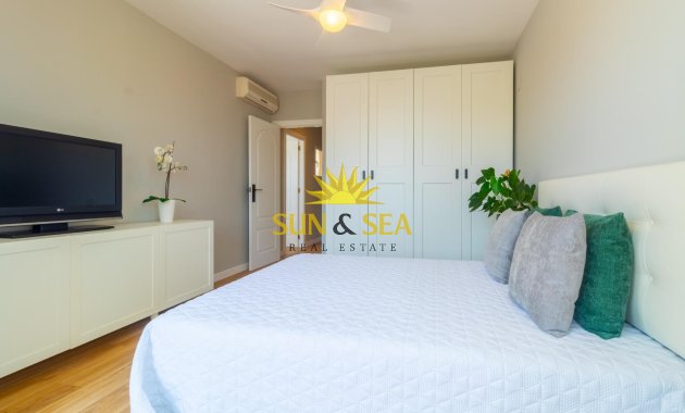 Reventa - Villa / Semi separado - Torrevieja - Los altos