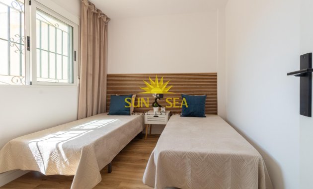 Reventa - Villa / Semi separado - Torrevieja - Los altos