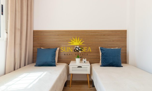 Reventa - Villa / Semi separado - Torrevieja - Los altos