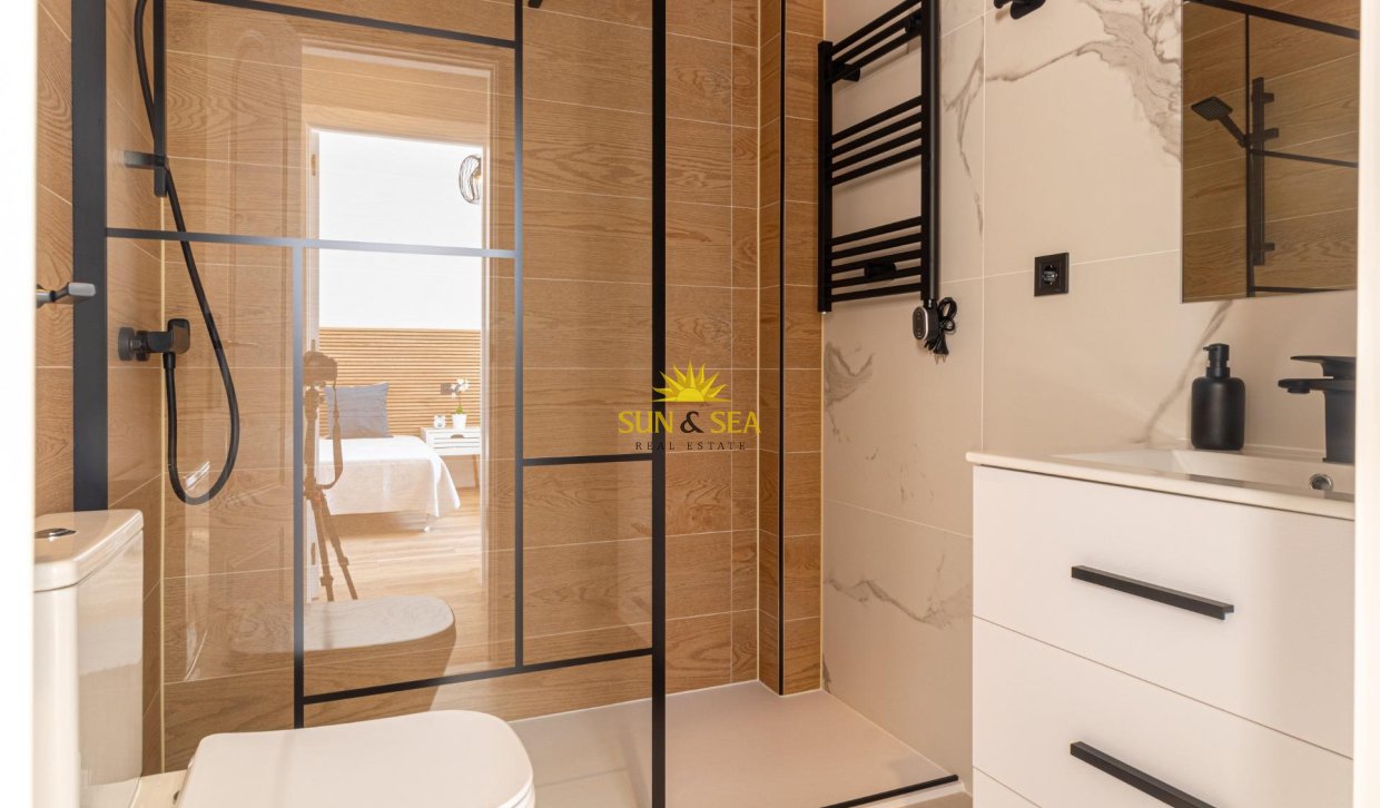 Reventa - Villa / Semi separado - Torrevieja - Los altos