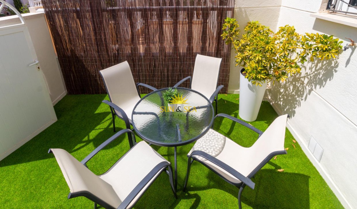 Reventa - Villa / Semi separado - Torrevieja - Los altos