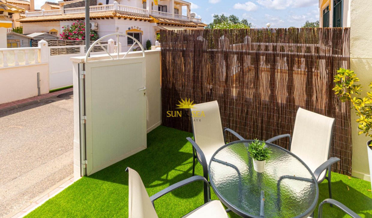 Reventa - Villa / Semi separado - Torrevieja - Los altos
