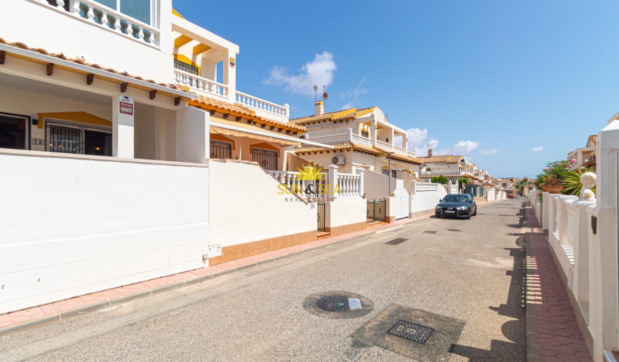 Reventa - Villa / Semi separado - Torrevieja - Los altos