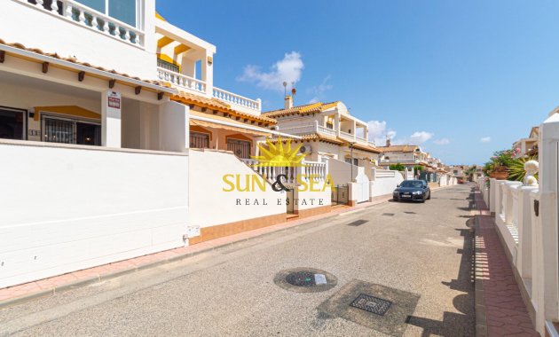 Reventa - Villa / Semi separado - Torrevieja - Los altos