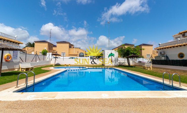 Reventa - Villa / Semi separado - Torrevieja - Los altos