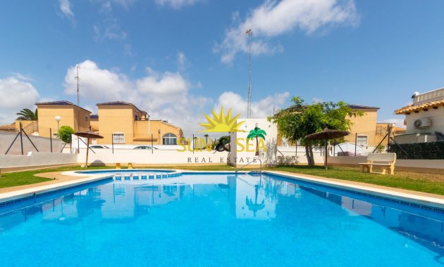 Reventa - Villa / Semi separado - Torrevieja - Los altos