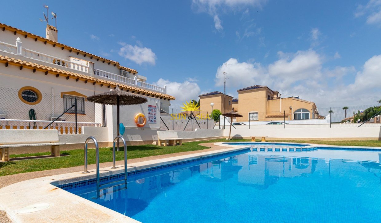 Reventa - Villa / Semi separado - Torrevieja - Los altos