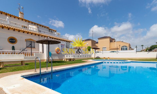 Reventa - Villa / Semi separado - Torrevieja - Los altos