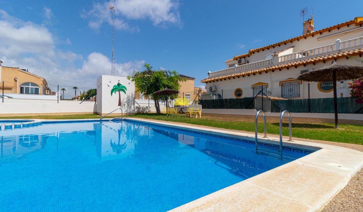 Reventa - Villa / Semi separado - Torrevieja - Los altos