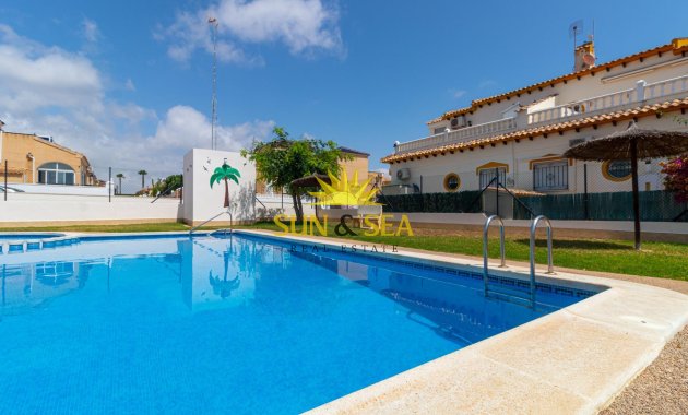 Reventa - Villa / Semi separado - Torrevieja - Los altos