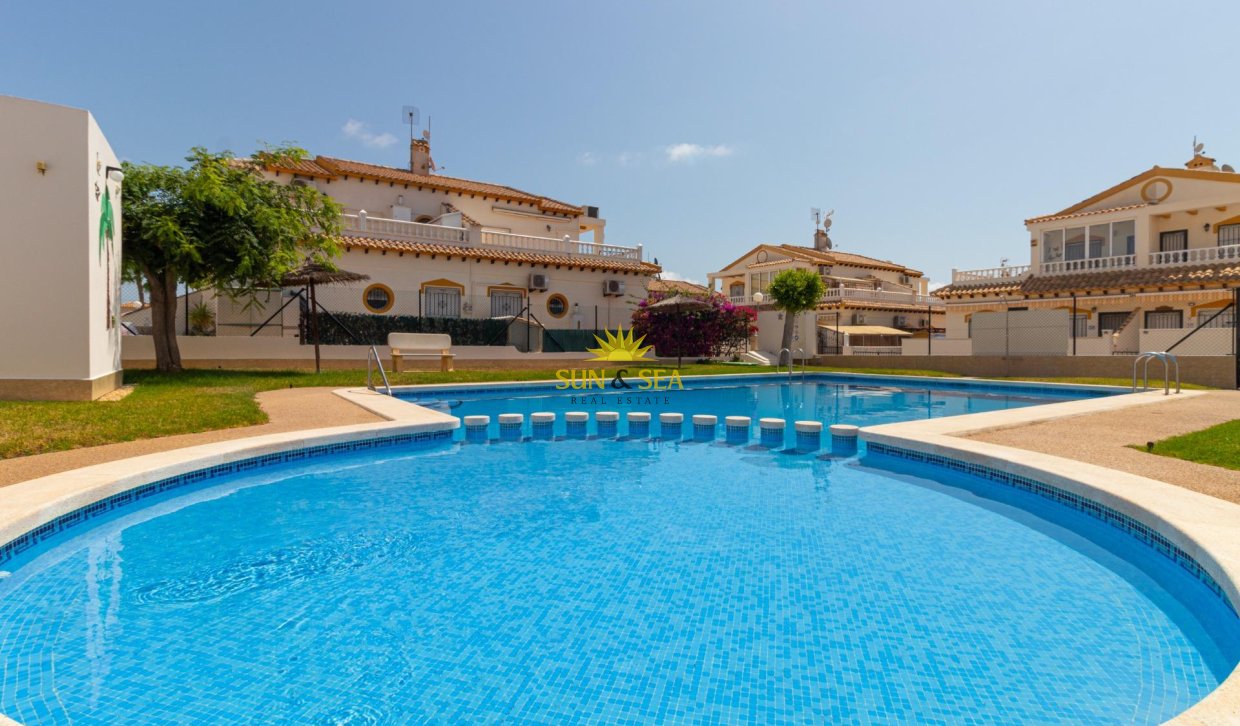 Reventa - Villa / Semi separado - Torrevieja - Los altos