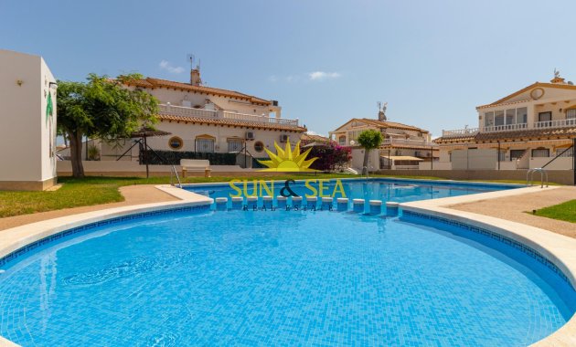 Reventa - Villa / Semi separado - Torrevieja - Los altos