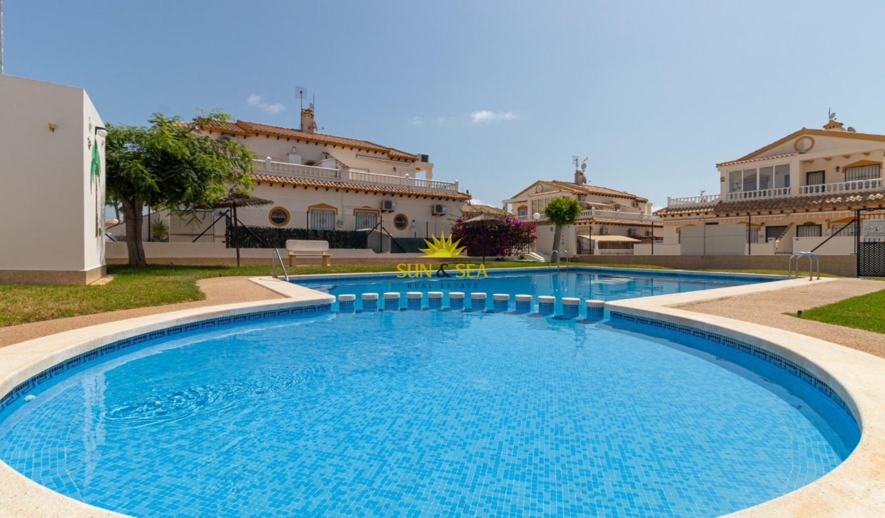 Reventa - Villa / Semi separado - Torrevieja - Los altos