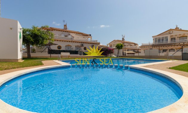 Reventa - Villa / Semi separado - Torrevieja - Los altos