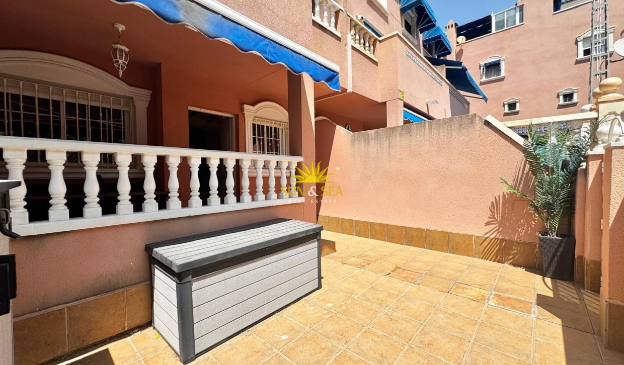 Alquiler a largo plazo - Chalet - Santa Pola