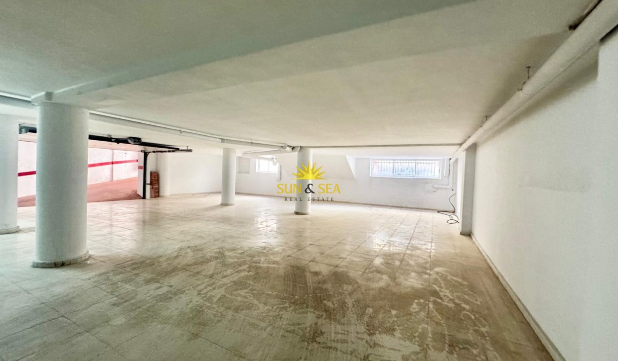 Location à long terme - Commercial - Torrevieja - Playa del Cura