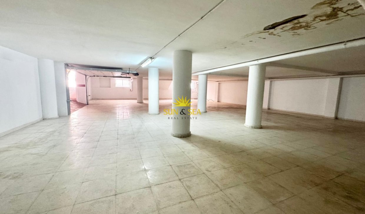 Location à long terme - Commercial - Torrevieja - Playa del Cura