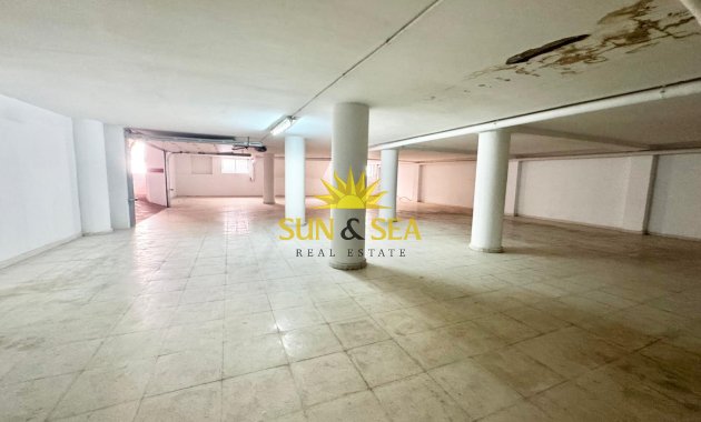 Location à long terme - Commercial - Torrevieja - Playa del Cura