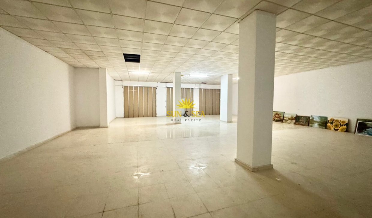 Location à long terme - Commercial - Torrevieja - Playa del Cura