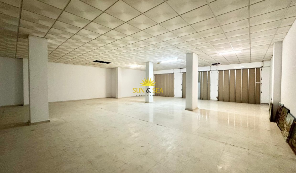 Location à long terme - Commercial - Torrevieja - Playa del Cura