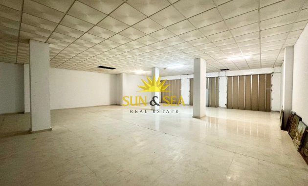 Location à long terme - Commercial - Torrevieja - Playa del Cura