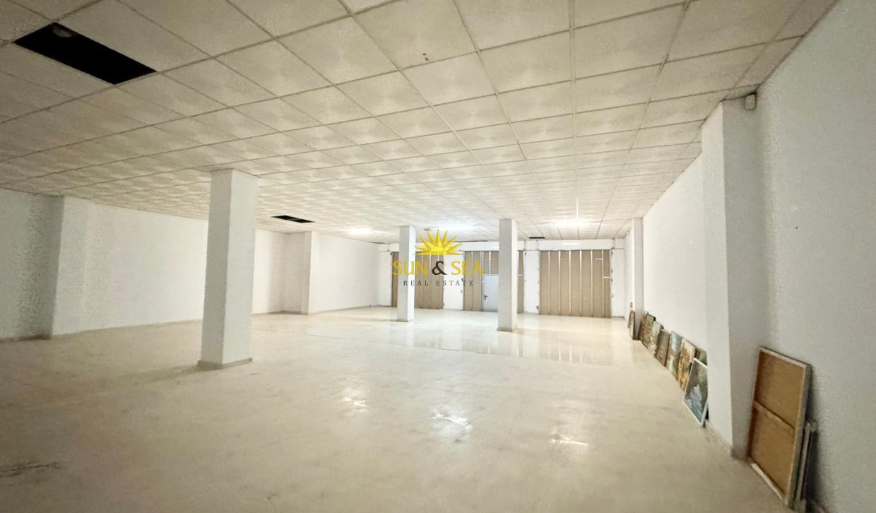 Location à long terme - Commercial - Torrevieja - Playa del Cura